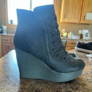 Sbicca Vintage Collection Women’s Wedge Boot Size 7.5